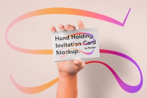 手持名片品牌设计提案场景展示样机模板 Hand Holding Psd Invitation Card Mockup